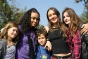Despedida: Paula con sus hijos e hijas adoptivas visitas