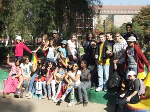 Chicos de Francia y de Chile en el centro de Santiago visitas